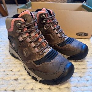 Brand New Hiking Boots - size 7